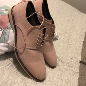 Men’s light pink shoes worn once, clean